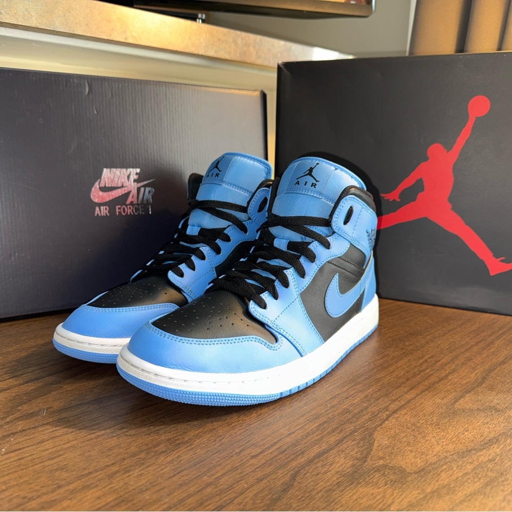 Air  Jordan 1 Mid University Blue Black size 10 men